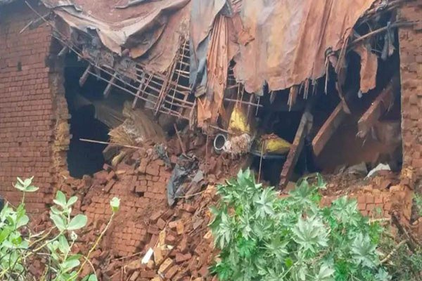 Chhattisgarh पति-पत्नी की मौत : बारिश ने ली पति-पत्नी की जान, भरभराकर गिरी छत, मलबे में दबने से दंपति की मौत...पसरा मातम…