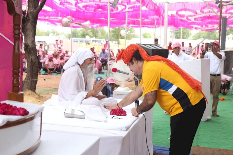 अमेरिका, दुबई, सिंगापुर समेत भारत के कोने-कोने से आये भक्तों ने बनाया गुरु पूर्णिमा पर्व पर जयपुर को वास्तविक गुलाबी नगरी...