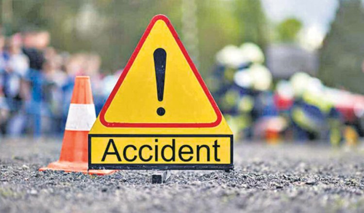 CG ACCIDENT NEWS : ट्रेलर ने बाइक सवार युवकों को रौंदा, हादसे में एक युवक की दर्दनाक मौत