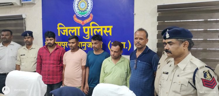 बलरामपुर  पुलिस ने किया 24 घंटे के अंदर अंतराजीय गिरोह के 5 ढग को गिरफ्तार