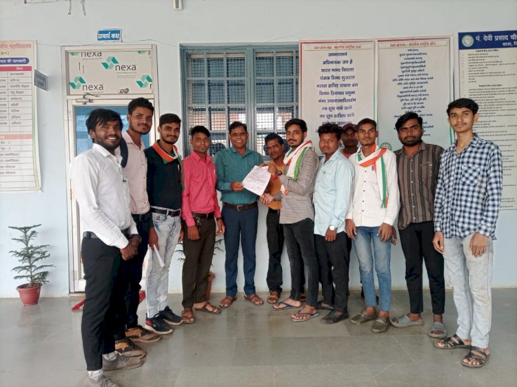 CG:साजा महाविद्यालय मे MSC खुलवाने मांग काे लेकर NSUI के छात्राे ने पुनःफिर से महाविद्यालय के प्राचार्य काे साैपा ज्ञापनमांग पुरी नही हाेने पर उग्र आंदाेलन के चेतावनी दिये