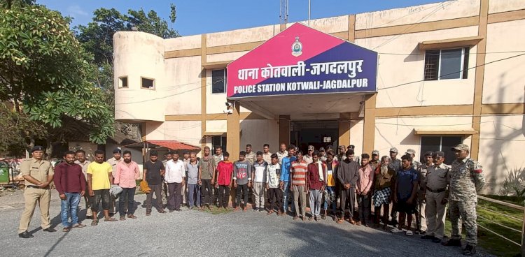 बस्तर पुलिस विशेष अभियान के तहत् वारंटियो पर की बड़ी कार्यवाही... विगत कई वर्षो से लगातर फरार थे स्थायी वारंटी... जिला के अलग-अलग थाना क्षत्रों से वारंटियों को किया गया गिरफ्तार...