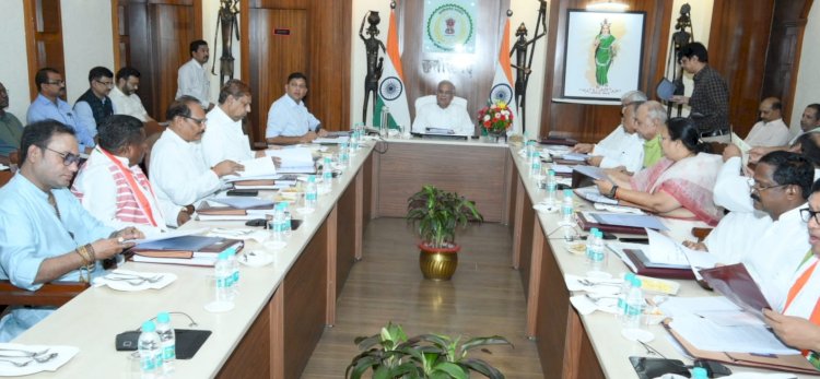 Chhattisgarh Cabinet Meeting: CM भूपेश की अध्यक्षता में कैबिनेट की बैठक शुरू, लिये जा सकते हैं कई बड़े फैसले, देखें तस्वीरें और वीडियो…