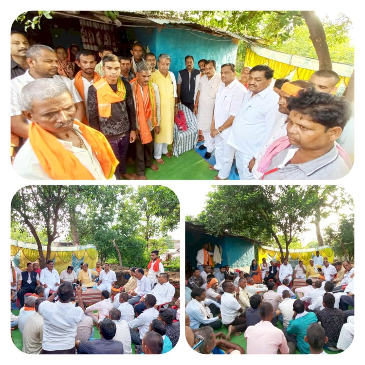 CG:सांसद विजय बघेल पहुंचे बिरनपुर पहुंचे स्व.भुनेश्वर साहु के परिजन से किये मुलाकात..इस दौरान पूर्व मंत्री,पूर्व संसदीय सचिव,जिलाअध्यक्ष सहित जनप्रतिनिधि उपस्थित रहे