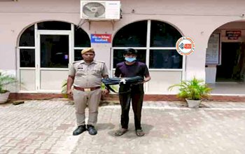 Noida Viral News : आदमी एक और आधार कार्ड 22, महिलाओं को करता था आरोपी, पुलिस ने धर दबोचा, जाने पूरा मामला...