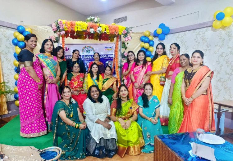 सावन झूला उत्सव में जुटी इनरव्हील क्लब की सदस्य... इनरव्हील क्लब आफ जगदलपुर ने मनाया सावन का त्यौहार...