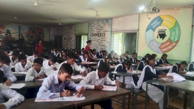CG स्वामी आत्मानंद स्कूल राजनांदगांव प्राचार्य व हल्दी स्कूल के प्राचार्य के मार्गदर्शन व शिक्षकों के सहयोग से आज छात्र युवा मंच द्वारा साइबर यातायात जागरूकता परीक्षा शांतिपूर्ण सम्पन्न हुआ...