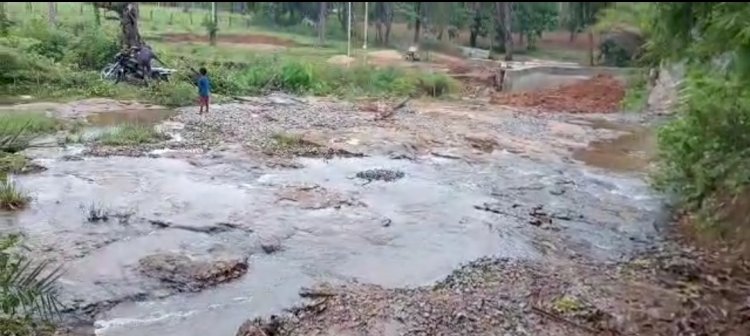 कोलेंग क्षेत्र के ग्राम पंचायत मुंडागढ़ का काचीररास पारा के 140 घर के लोगो को नहीं मिला अब तक पहुँच मार्ग की सुविधा निंदनीय - नरेन्द्र भवानी