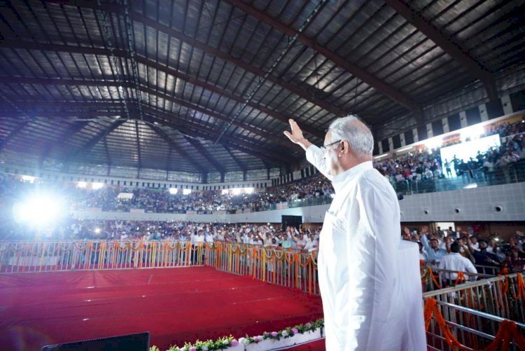 CG News : खराब मौसम के चलते नही उड़ पाया CM का हेलीकॉप्टर, ट्वीट कर कहा – कका और मौसम आपके बीच नहीं आ सकता, अब कार से पहुंचे सीएम बघेल...देंखे LIVE
