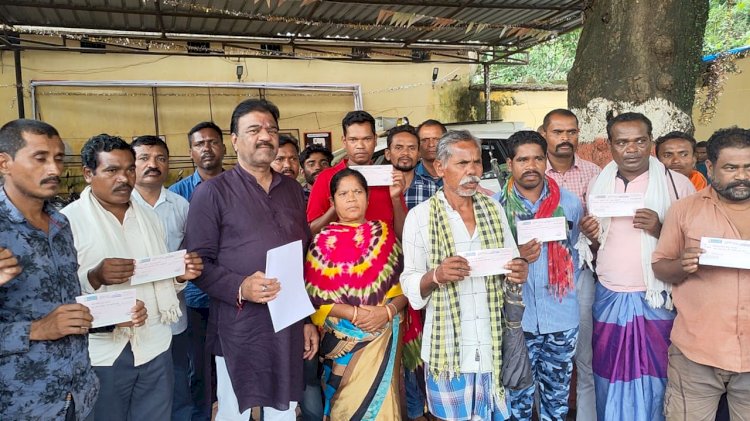 संसदीय सचिव रेखचंद जैन के प्रयासों से स्लरी पाइप लाइन प्रोजेक्ट के प्रभावितों को मिला 34 लाख का मुआवजा...