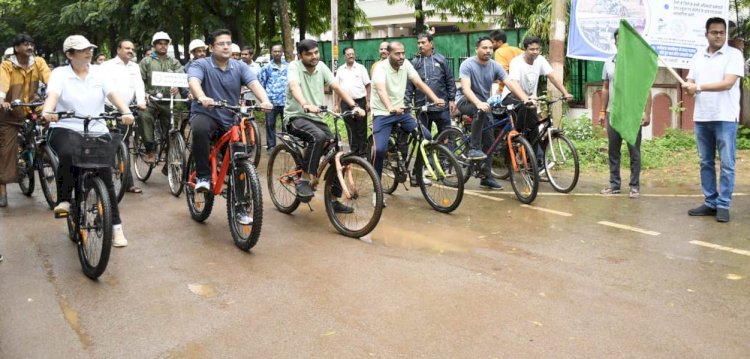 सायकल रैली के जरिए दिया गया मतदाता जागरूकता का संदेश...कलेक्टोरेट परिसर से निकाली गई साइकिल रैली...