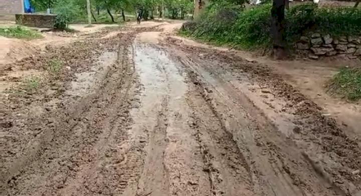 अपनी मूलभूत समस्याओं के लिए जूझ रहा मस्तूरी ब्लाक का यह पंचायत जाने आखिर ऐसी कौन सी समस्या है जिसके लिए पिछले 4 साल से सरपंच काट रहे सरकारी कार्यालयों के चक्कर पढ़ें पूरी खबर