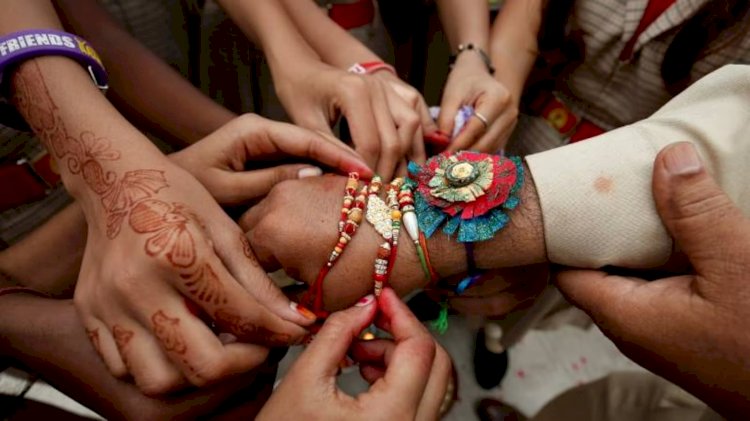 Rakshabandhan 2023: सीमा पर तैनात जवानों को राखी के साथ प्यार भेजेंगी ये बहनें, साथ जाएगी एक चुटकी गांव की मिट्टी, क्या आप भी सिपाही भाइयों को भेजना चाहती है राखी, इस पते पर करें संपर्क.....