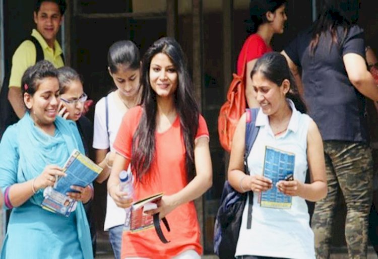 Chhattisgarh व्यावसायिक पाठ्यक्रमों के लिए फीस निर्धारित: बीएड, एमएड, पीएचडी, फार्मेसी सहित इन पाठ्यक्रमों की नयी फीस लागू… देखें पूरी डिटेल्स...