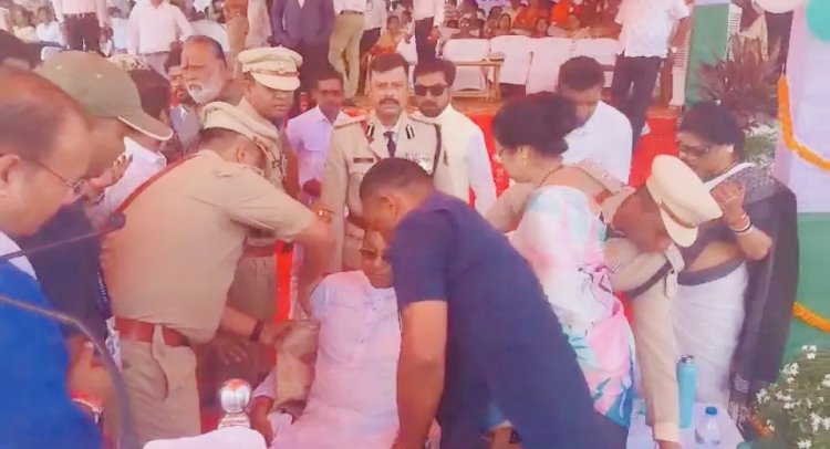 Chhattisgarh संसदीय सचिव की तबियत बिगड़ी : CM के संदेश वाचन के दौरान संसदीय सचिव की तबीयत बिगड़ी,आनन फानन में ले जाया गया अस्पताल,देखिए वीडियो…