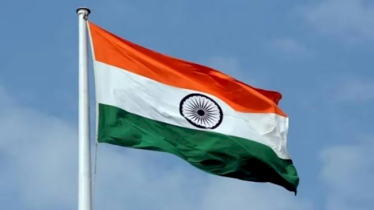 Independence day : छत्तीसगढ़ के इस गांव में 16 साल बाद शान से फहरा तिरंगा, भारत माता की जय के नारों से गूंज उठा इलाका…देखे वीडियो…