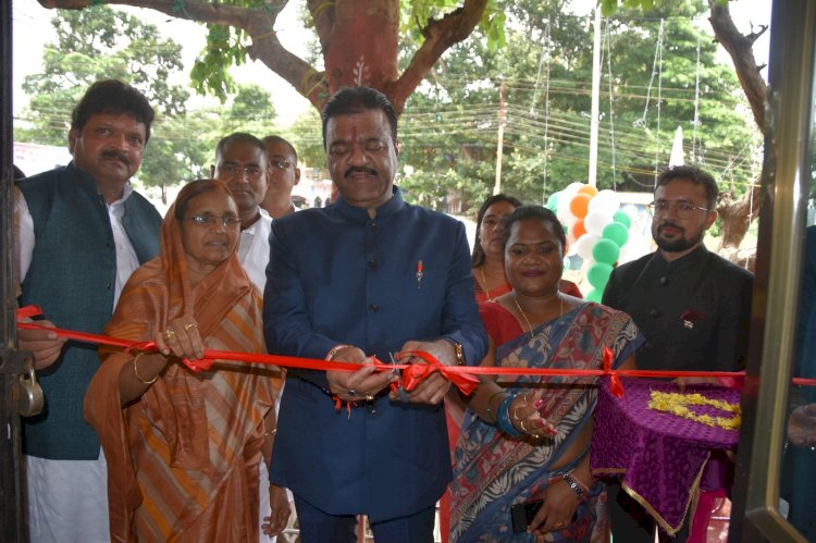 CG विधायक एवं संसदीय सचिव रेखचंद जैन ने मिलेट् कैफे, सी-मार्ट का रिबन काटकर किया शुभारंभ...