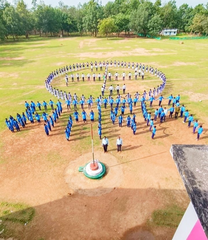 CG शासकीय उच्चतर माध्यमिक विद्यालय हरवेल में मतदान के रूप में मानव श्रृंखला बनाया गया...