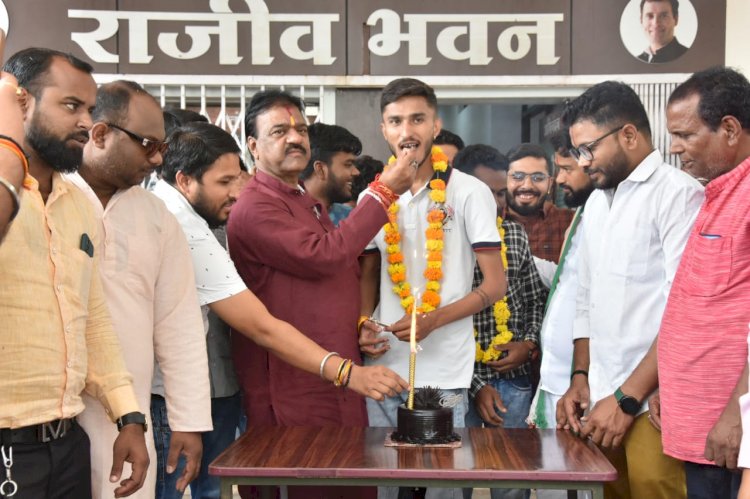 राजीव भवन में मनाया गया युवा नेता लोकेश चौधरी का जन्मदिन...