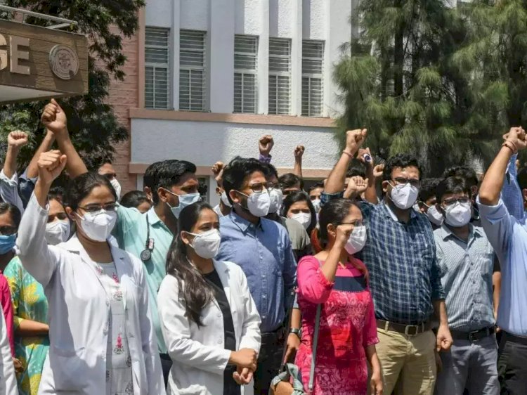 CG में मरीजों की बढ़ेगी परेशानी, MBBS और MDS डॉक्टर्स आज से हड़ताल पर, इन मांगों को लेकर करेंगे धरना प्रदर्शन…