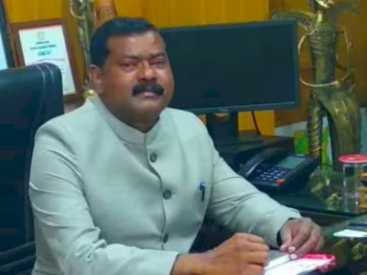 CG Politics : IAS की नौकरी छोड़ राजनीती में रखा कदम, भाजपा में शामिल हुए नीलकंठ टेकाम, 3000 समर्थकों के साथ सदस्यता लेने पहुंचे, इस विधानसभा से मिल सकती है टिकट....