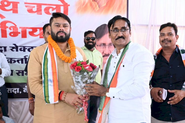 CG:बूथ कार्यकर्ता ही कांग्रेस पार्टी की है रीढ़:विधायक आशीष छाबड़ा.. ग्राम हसदा गली सीमेंटीकरण कार्य लागत राशी 15 लाख रुपए की रखी आधारशिला सहित सैकड़ों युवाओं ने कांग्रेस पार्टी का दामन थामा