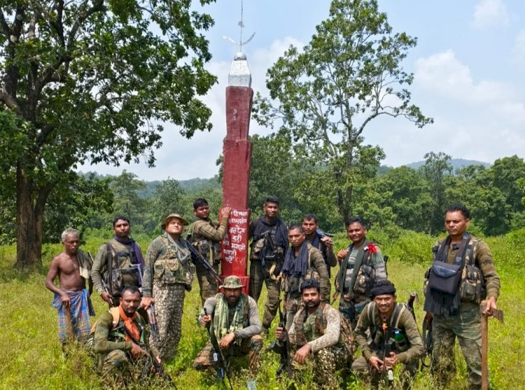 CG सुरक्षा बल द्वारा नक्सल स्मारक किया गया नष्ट... ग्राम भटबेड़ा में नक्सलियों द्वारा बनाया गया था लकड़ी का स्मारक...