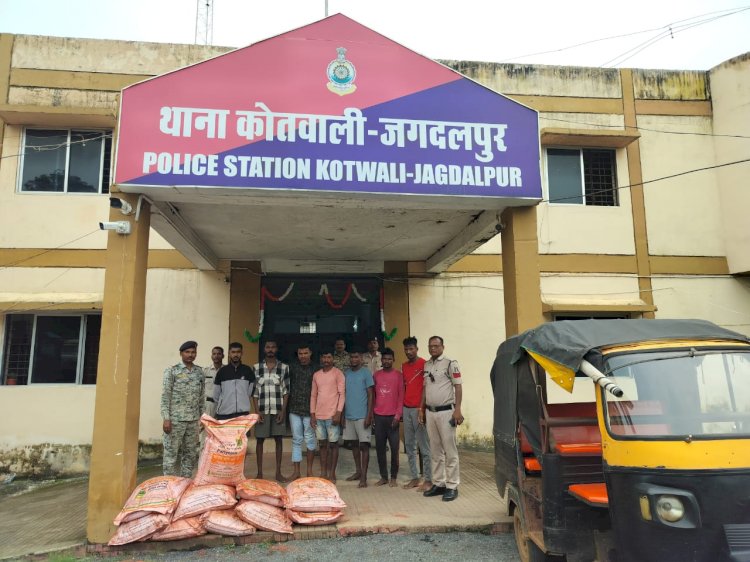 गोदम से खाद चोरी के मामले में शातिर चोरों को पकड़ने में बस्तर पुलिस को मिली सफलता... 07 चोर कोतवाली पुलिस के गिरफ्त में... आरोपियो के कब्जे से 10 बोरा पोटास एवं नगदी रकम 25,000/- रूपये बरामद...