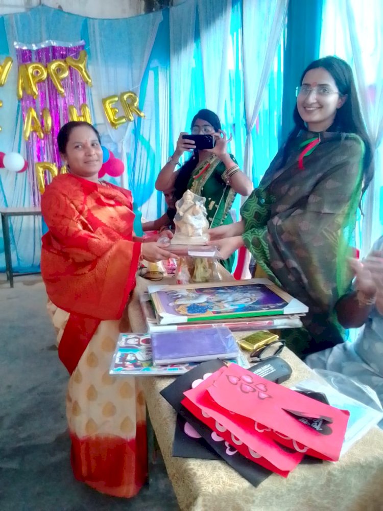 शिक्षक दिवस पर डी सी अनन्या अग्रवाल द्वारा सरस्वती शिशु मंदिर के शिक्षकों को सम्मानित किया गया