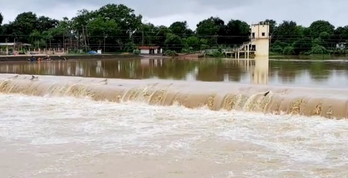 CG ब्रेकिंग न्यूज : नई बुलेट गाड़ी किनारे खड़ी कर शिवनाथ नदी में युवक ने लगाई छलांग, शव की तलाश में जुटी SDRF की टीम.....