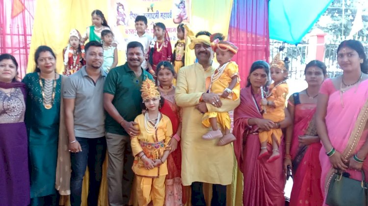 विधायक कार्यालय के समक्ष कांग्रेस परिवार ने कृष्ण जन्माष्टमी शोभायात्रा का स्वागत किया...