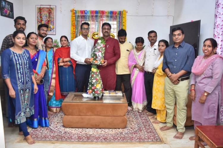 विधायक जैन ने डीएसपी में चयनित आकाश चौधरी की पीठ थपथपाकर दी बधाई...