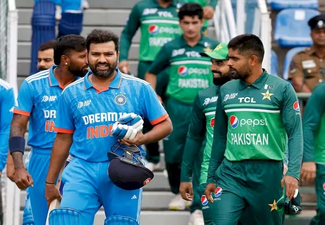 IND vs PAK Live Match Score: भारत-पाकिस्तान मैच में बारिश ने डाला खलल, 24.1 ओवर के बाद भारत का स्कोर 147/2
