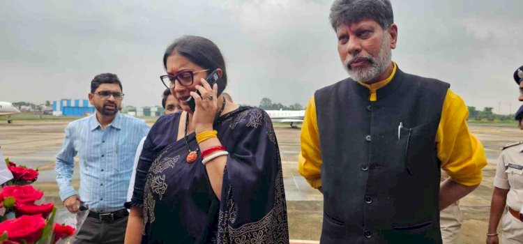 Smriti Irani's visit CG : छत्तीसगढ़ पहुंचने के बाद भी परिवर्तन यात्रा में शामिल नहीं हुई केंद्रीय मंत्री स्मृति ईरानी, जगदलपुर से वापस लौटीं, जानिए वजह....