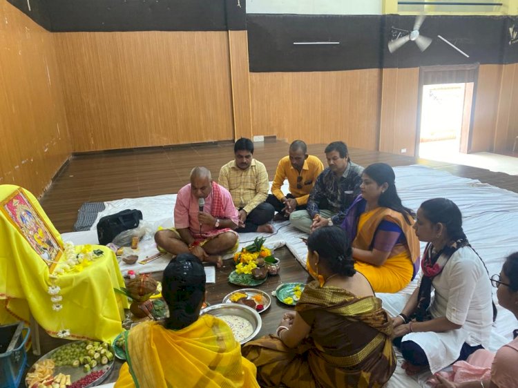 नगर पालिक निगम के तहत आज विश्वकर्मा जयंती के उपलक्ष्य  में नगर निगम के वाहनों की विधिवत  पूजा अर्चना  शहर के श्यामा प्रसाद मुखर्जी टाउन हॉल में महापौर सफीरा साहू के द्वारा किया गया...