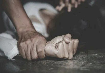 CG ब्रेकिंग : जबरन शराब पिलाकर आदिवासी महिला से गैंग रेप, 3 दरिंदों ने काम करके घर लौट रही महिला से किया दुष्कर्म......