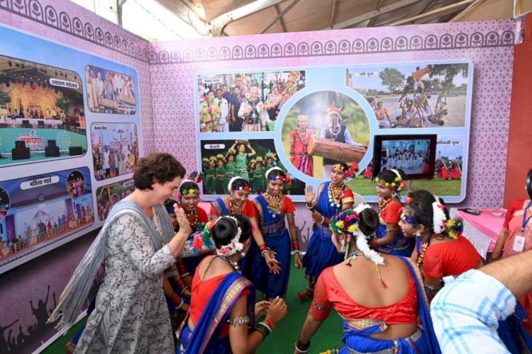 Priyanka Gandhi Visit CG : प्रियंका गांधी ने छत्तीसगढ़ की महिलाओं के साथ किया सुवा नाच, देखें वीडियो....