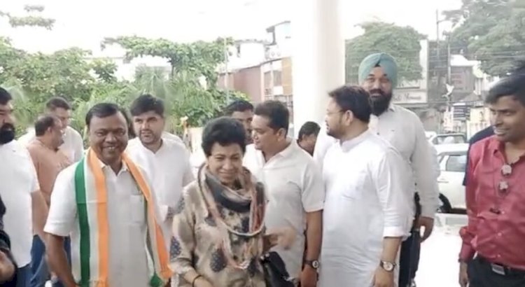 CG POLITICS ब्रेकिंग : कांग्रेस की 6 प्रमुख समितियो की बैठक थोड़ी देर में होगी शुरू, प्रदेश प्रभारी शैलजा,अध्यक्ष दीपक बैज पहुंचे राजीव भवन, शाम तक हो सकती है ये बड़ी घोषणा.....