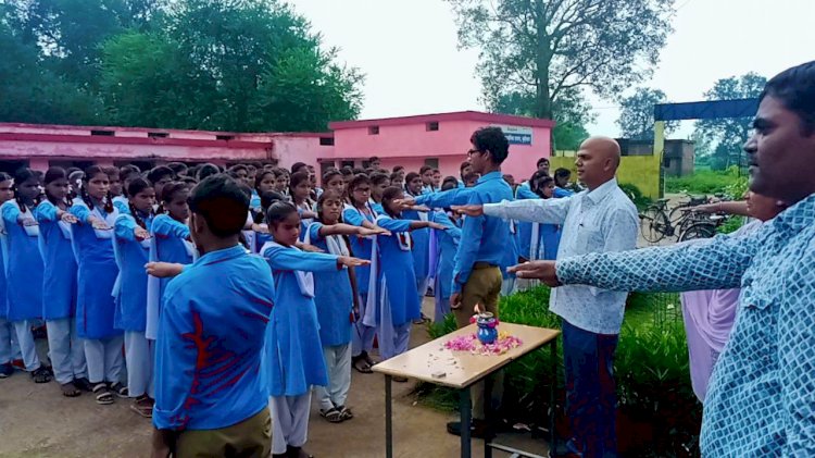 शासकीय उच्चतर माध्यमिक विद्यालय बुढ़ीखार में मेरी माटी मेरा देश कार्यक्रम के तहत 2047 तक भारत को आत्मनिर्भर बनाने लिया गया शपथ पढ़े पूरी खबर
