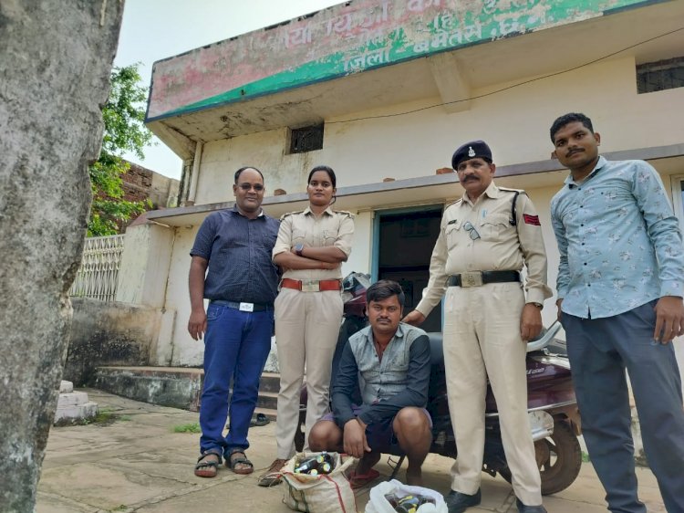 CG:बेमेतरा जिले में आबकारी विभाग द्वारा लगातार कर रहे है कार्यवाही.. आबकारी उपनिरीक्षक वीणा भंडारी के द्वारा अवैध शराब में कार्यवाही..चंदनु थाना क्षेत्र नरी में 35पौवा अवैध शराब, एक.सहित आरोपी गिरफ्तार...