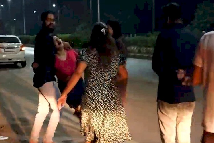 CG Crime News : राजधानी के इस इलाके में दो युवतियों ने किया दोरदार हंगामा, आधी रात दारू के नशे में टल्ली होकर की मारपीट, हंगामा देख बुलानी पड़ी पुलिस....