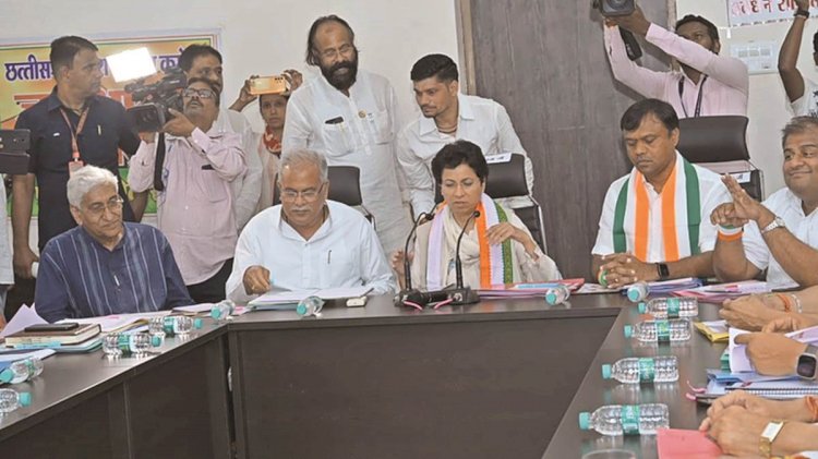 CG Political News : कांग्रेस चुनाव समिति की अहम बैठक कल, कांग्रेस प्रत्याशी के नामों पर होगा मंथन, दिया जाएगा अंतिम रूप, मुख्यमंत्री भूपेश बघेल सहित ये नेता रहेंगे मौजूद ...
