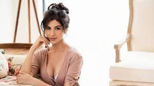 Elnaaz Norouzi ने ब्रालेस होकर करवाया फोटोशूट, तस्वीरें देख उड़ जाएंगे आपके होश