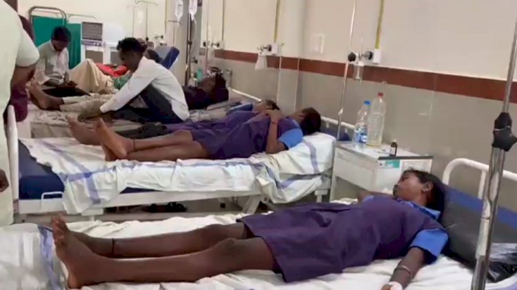 CG के इस स्कूल में आफत बनकर आया मध्याह्न भोजन : खाने के बाद 12 से अधिक बच्चों की बिगड़ी तबीयत, सभी अस्पताल में भर्ती, मचा हड़कंप....