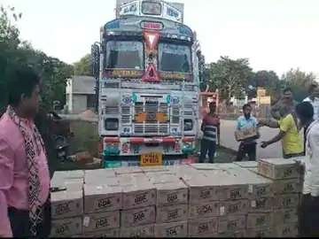 CG विधानसभा चुनाव से पहले में लाखों की शराब जब्त : बड़े ही शातिर तरीके से हो रही थी तस्करी, तस्करी का तरीका जान आप भी हो जाएंगे हैरान....