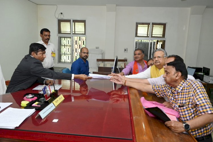 CG Assembly Election 2023: प्रदेश में पहले चरण के लिए आज दूसरे दिन इतने नामांकन पत्र हुए दाखिल,जानिए कहा-कहा नामांकन हुए दाखिल...