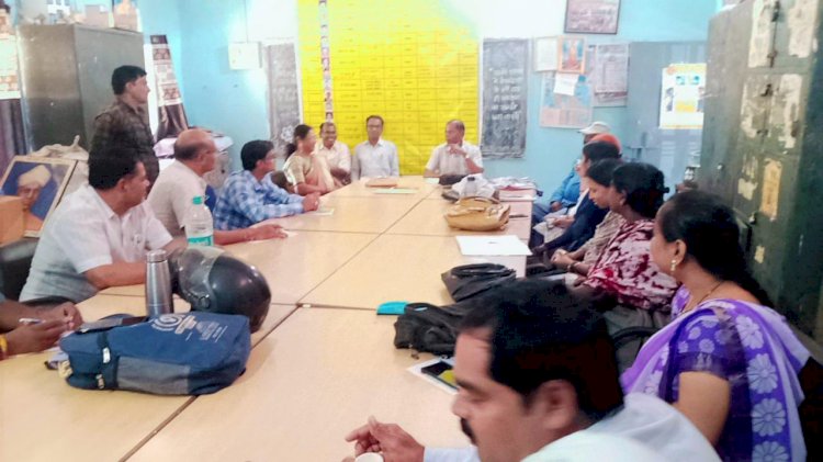 शिक्षा के क्षेत्र में आमूलचूल परिवर्तन करने के उद्देश्य से शासकीय उच्चतर माध्यमिक विद्यालय बुढीखार में संकुल स्तरीय बैठक हुआ संपन्न इन बातों पर हुई चर्चा पढ़े पूरी खबर