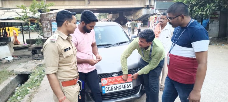 CG राजनांदगांव सिटी कोतवाली पुलिस की कार्यवाही... वाहनों में नंबर प्लेट में पद का नाम लिखे होने पर की गई कार्यवाही... प्रेशर हार्न लगे वाहनों पर की गई कार्यवाही...