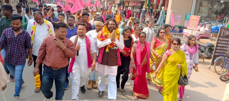 समर्थकों के साथ जगदलपुर विधानसभा से नवनीत किया नामांकन दाखिल...
