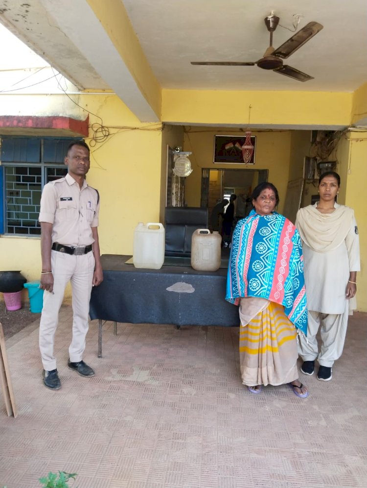अवैध रूप से शराब विक्रय करने वाले आरोपिया को पुलिस ने किया गिरफ्तार... आरोपिया के कब्जे से महुआ शराब एवं नगदी रकम जप्त कर आबकारी एक्ट के तहत की गई कार्यवाही...